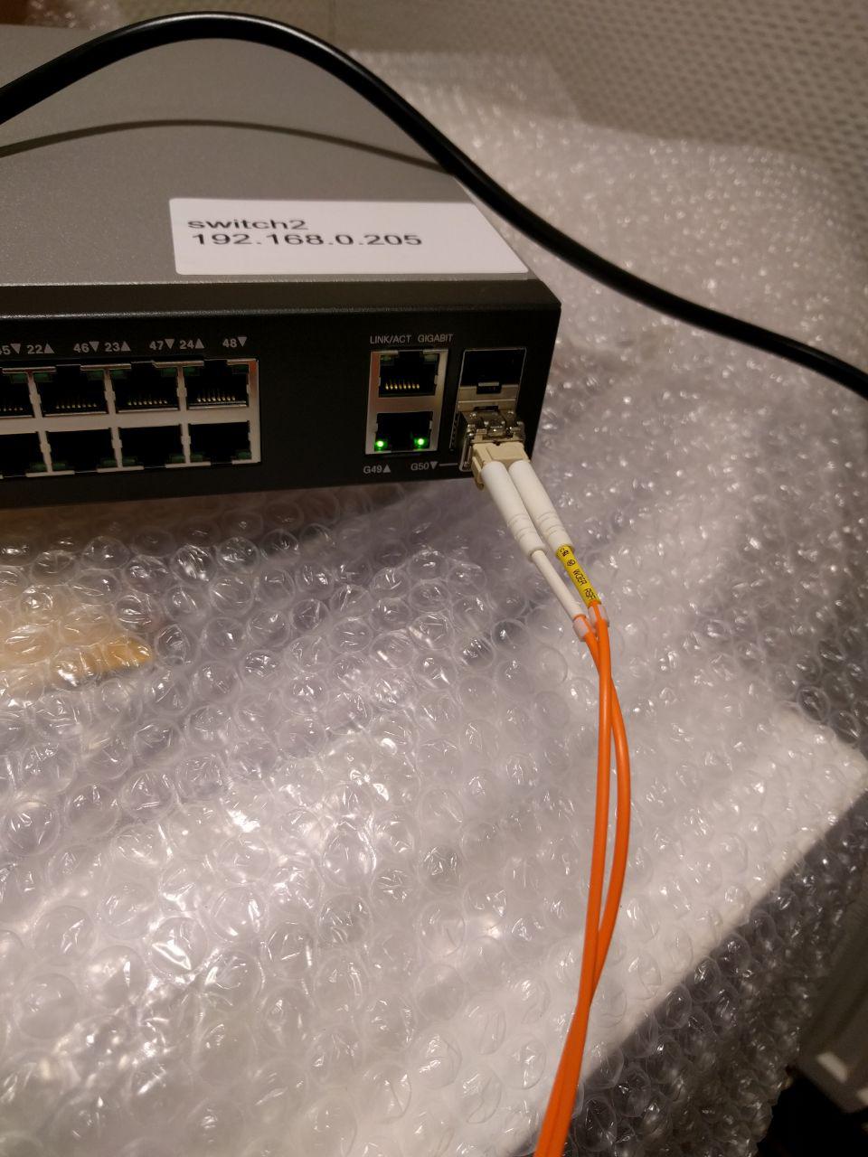 interconnecting two 48x ports 1Gbit switches cisco 200-50GS switch with fibre gbic Transceiver Modul mit DOM - Cisco GLC-SX-MM Kompatibles 1000BASE-SX SFP 850nm 550m - https://www.fs.com/de/products/11774.html